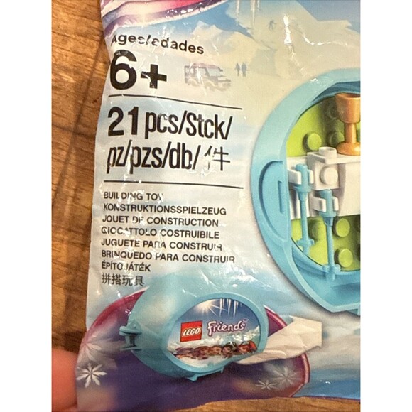 NEW LEGO Friends Emma's Ski Pod 5004920 Polybag Building Set Factory SEALED - Picture 3 of 5